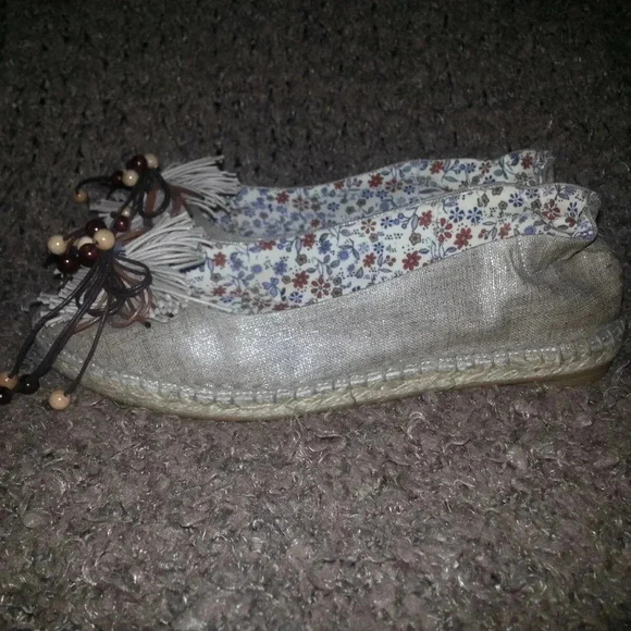 DAVID TYLER-Gold Fabric Espadrilles w/Pom Poms - Picture 2 of 7